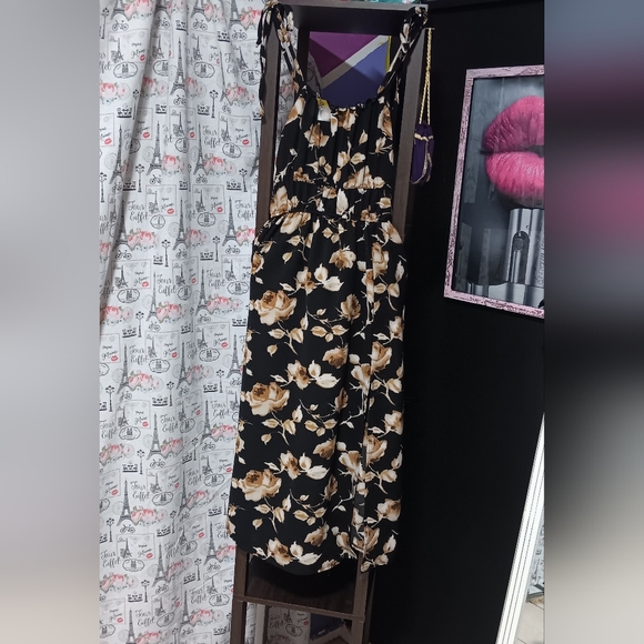 Preloved_ForeverRose Floral Dress - Picture 2 of 4